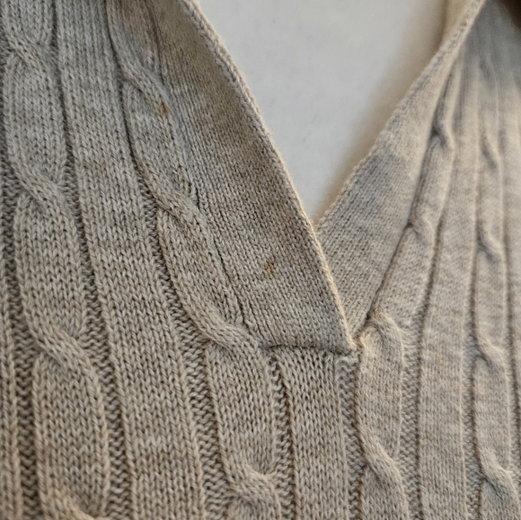 Kim Rogers Women's Size Medium Classic Cable Knit Sweater in Beige Collar V-Neck - Picture 12 of 15